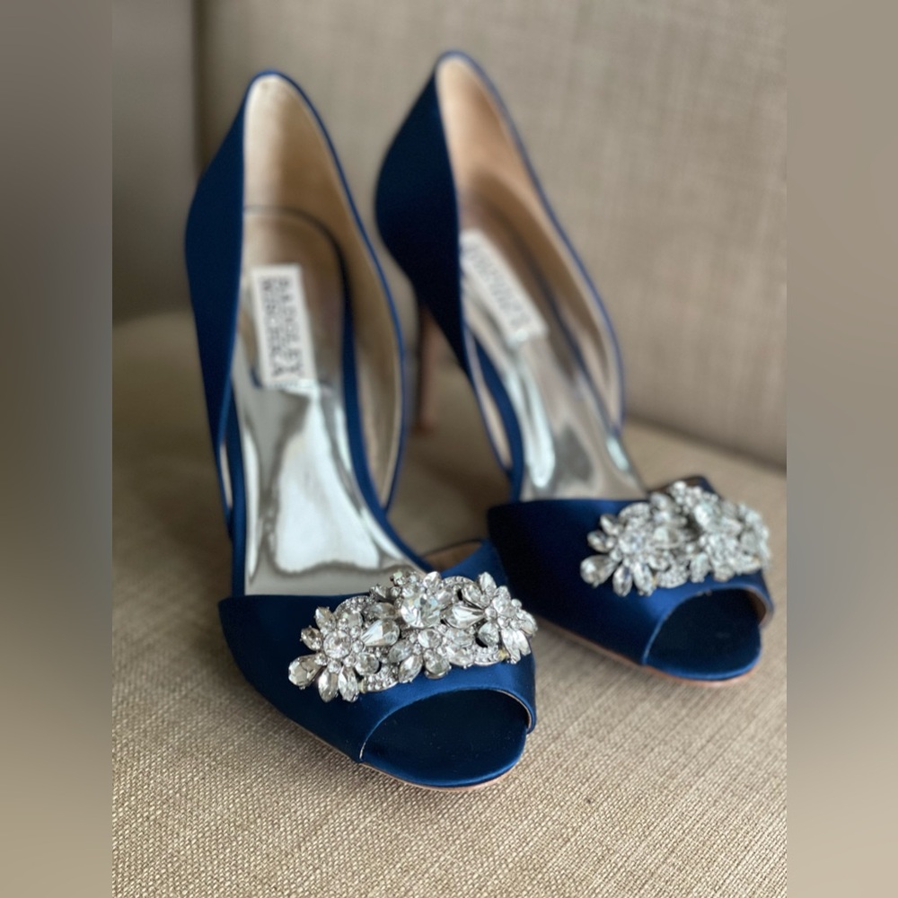 Beautiful Badgley Mischka: Satin Heel